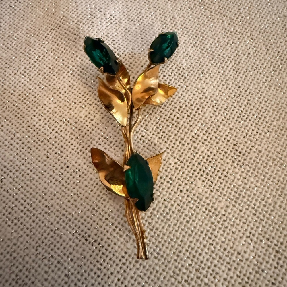 Vintage brooch 10k Gold filled with Green gemstone